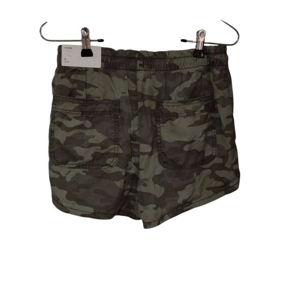 American Eagle Outfitters Pants - American Eagle Outfitters Women's Hi-Rise Camo Shorts NWT